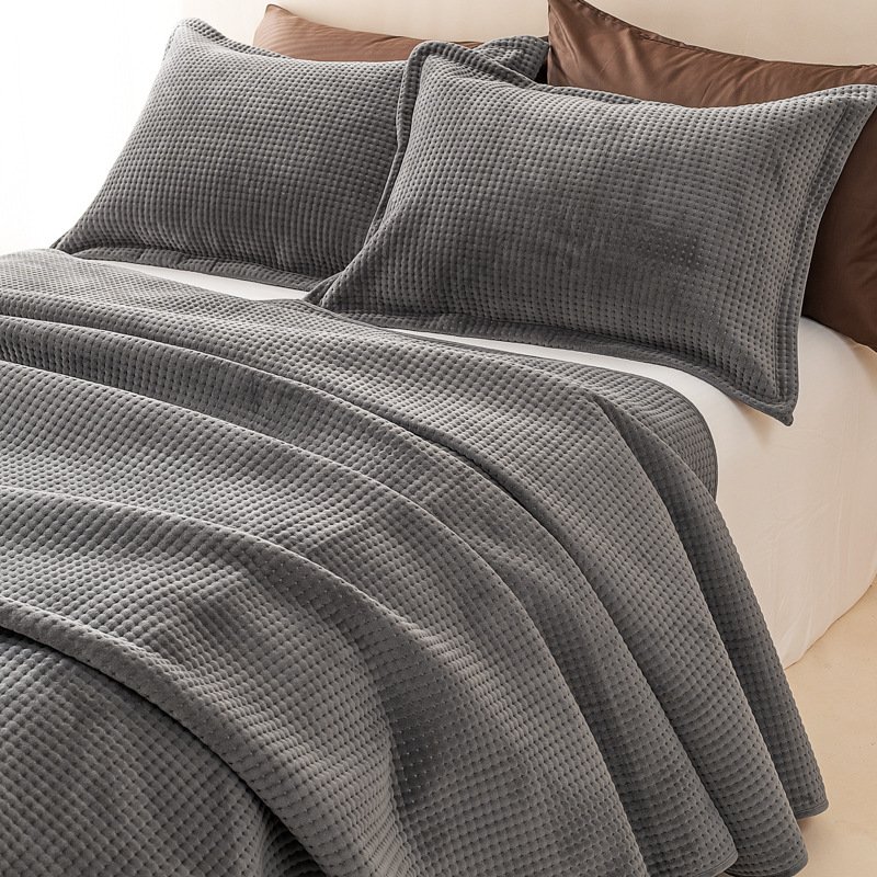 European and American Solid Color Velvet Waffle Ultrasonic Bedspread - Image 4