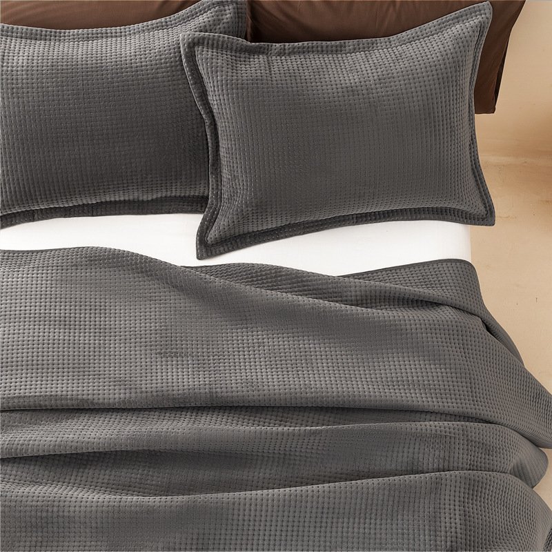 European and American Solid Color Velvet Waffle Ultrasonic Bedspread - Image 2