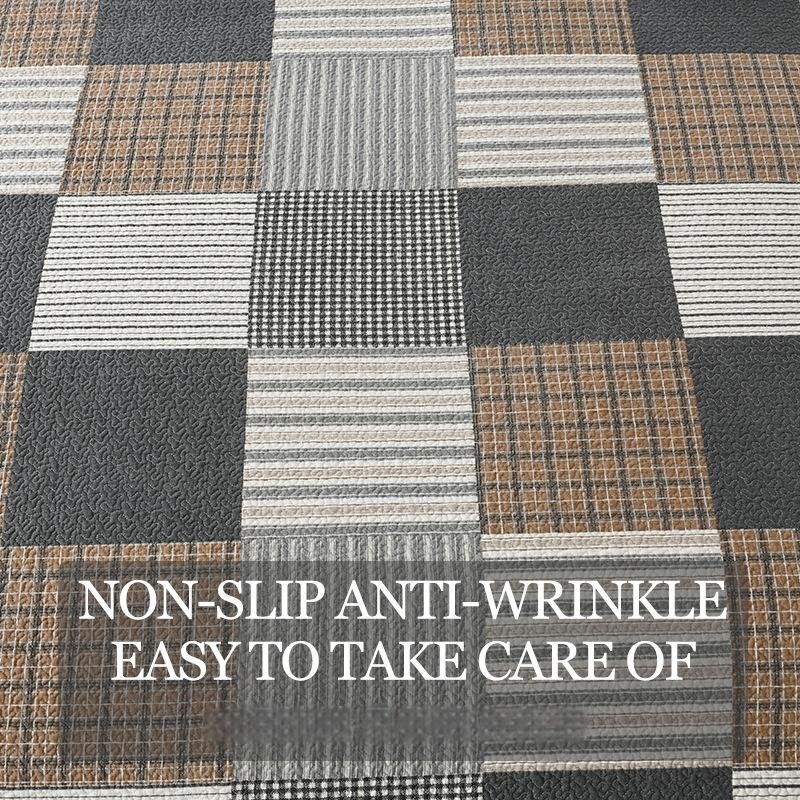 Geometric Printed Patchwork Quilt - Image 4