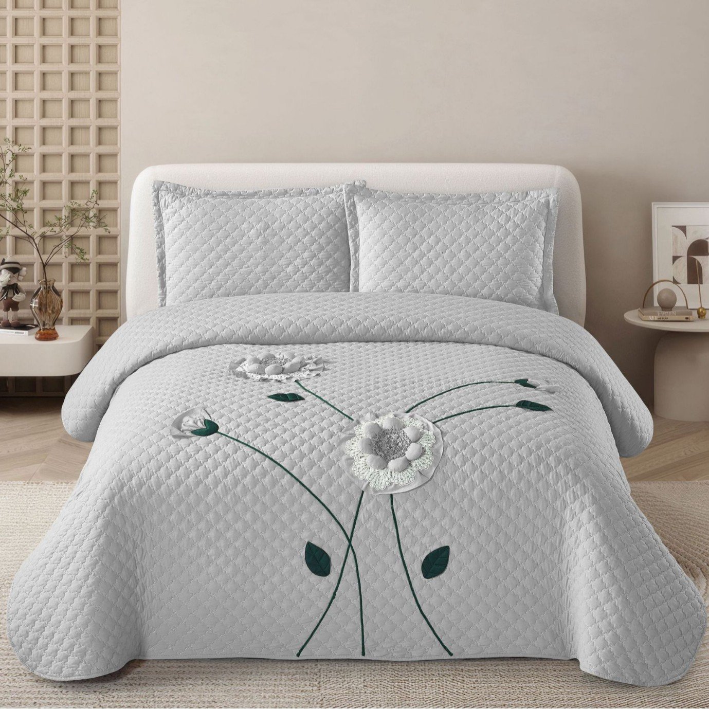Lace Hand-Embroidered Four-Color Flower Quilted Quilt