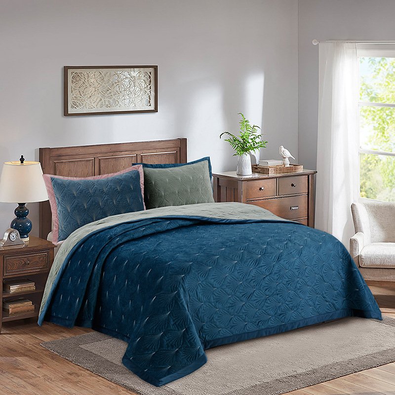 Solid Color Embroidered Quilt Amazon European Dutch Velvet - Image 4